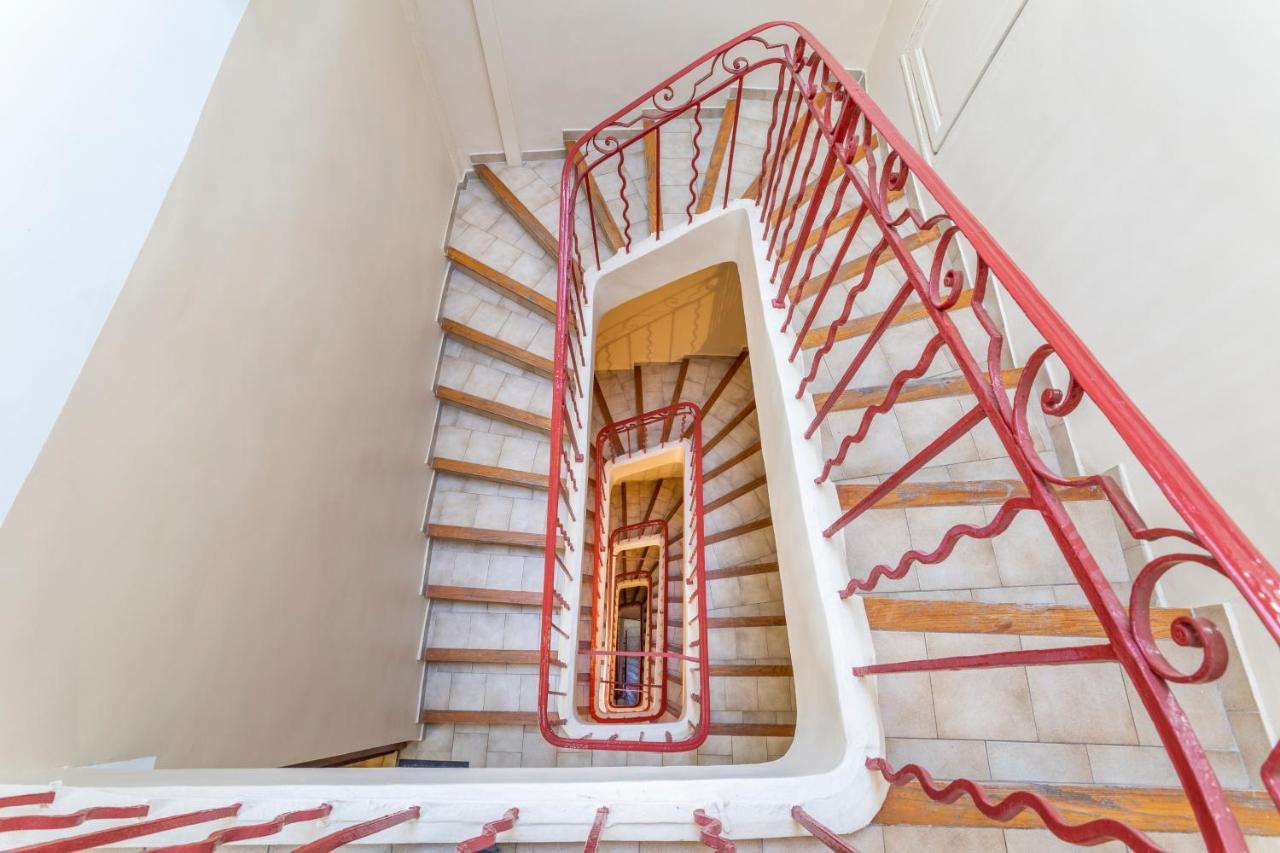 Hostel Ambassade Bretonne Vieux-Port Марсель Экстерьер фото